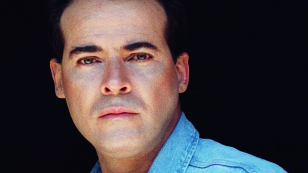 #HoyCumpleaños el primer actor #CésarEvora aquí en fotografía de la telenovela #CañaveraldePasiones (1996) donde encarnó a 'Amador Montero', el padre del protagonista de la historia quien fallece en un terrible accidente 

¡Muchas Felicidades 🎂🎉🎊!