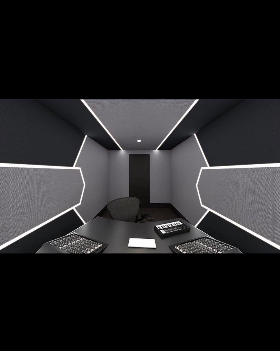 2shuus's tweet photo. New studio space alert Finally completed my studio! Book a session with me at @pioneer11studio and follow the page to keep up with me. Designs inspired by @flavioacoustics and  @kaws https://t.co/nJQxEKWAWG