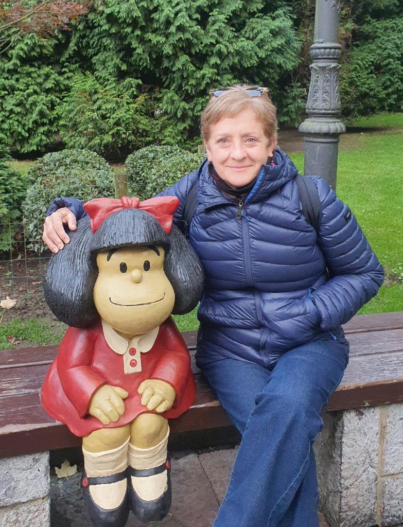 Paz_apalabra's tweet photo. Vaya amiguitas que me he echado en #Oviedo...
Alguna ya lo era antes, como Pilar Vázquez; otras, como Mafalda y Ana Ozores, lo eran en el plano literario, y hoy hemos posado para las fotos. https://t.co/mzJMuP9Yx9