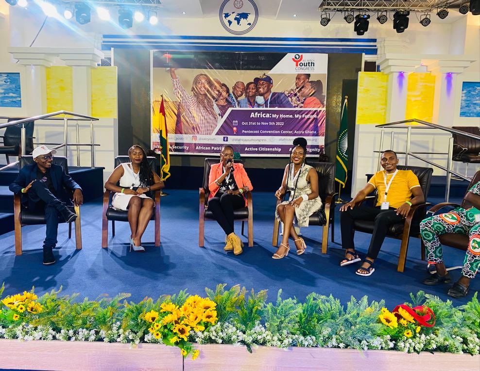 osinde_mongina's tweet photo. When all we’ve got is our Planet Earth, then we gotta protect it with our lives!!#ClimateJustice #AfricaMyHomeMyFuture #AAYC2022 #AbundantAfrica ⁦@aacc_youth⁩ https://t.co/EaDTzYL05t