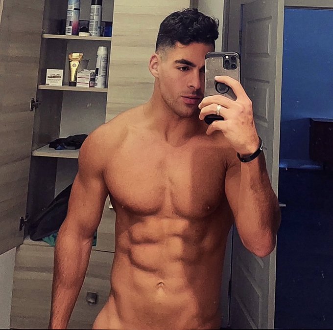 📸📸do you prefer me all shaven like this ?👶🏼 https://t.co/Jnr8NHB01n