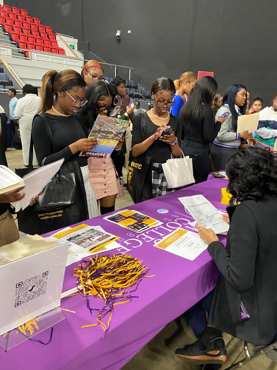 GEARUPJC's tweet photo. Today, #GUJC escorted students to the Infinite Scholars Scholarship Fair. Our students walked away with more than $150,000 in scholarships to various colleges and universities! Thank you #ACCAP for a great event and exposure to amazing opportunities! #GEARUPWorks https://t.co/unh4UEjTWm