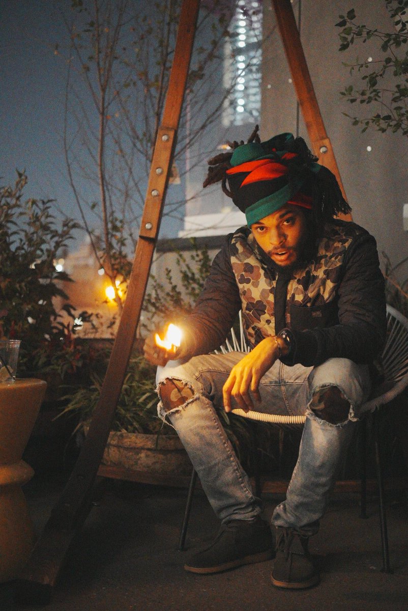 RobbieBulilan's tweet image. Met Johnny Tec at the top of my hotel rooftop when I was looking for a quiet place to drink and wind down. Asked to take some photos and here we are. The Sony a7s III is so insane with low light.
ISO 51,200 F2.5  SS 1/50