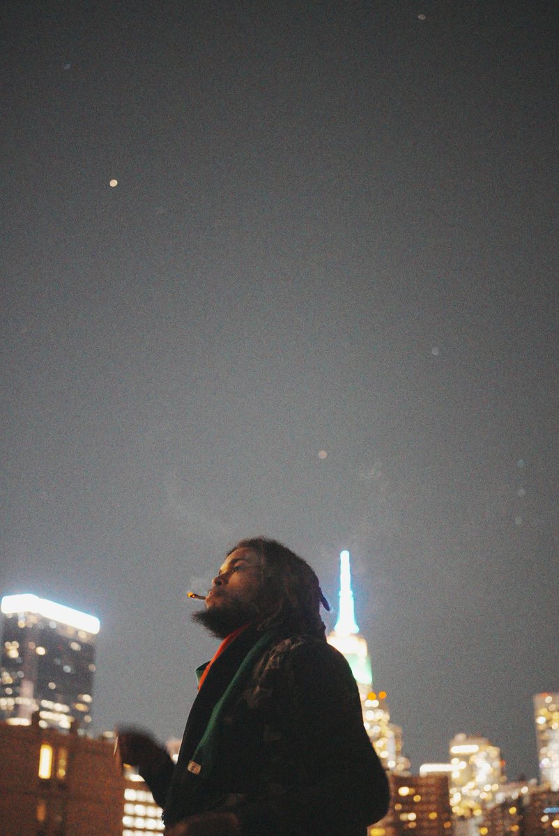 RobbieBulilan's tweet image. Met Johnny Tec at the top of my hotel rooftop when I was looking for a quiet place to drink and wind down. Asked to take some photos and here we are. The Sony a7s III is so insane with low light.
ISO 51,200 F2.5  SS 1/50