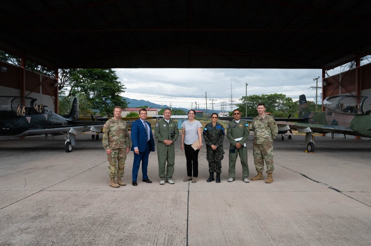 Soto Cano Air Base welcomed Assistant Secretary of Defense Melissa Dalton yesterday for a base visit where they addressed the safety of Honduras and strengthening partnerships before sending her off to begin her visit to USNS Comfort! #USNSComfort #progressthroughunity