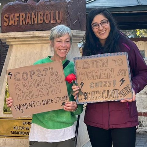 mam3ko's tweet photo. Women's Climate Strike (@womenscs) calls women to take #ClimateAction on Fridays. I miss my local group but even when away I can take a #ClimateSelfie.
So great to do this with my friend Selin in Turkey. ๐๐
Hereโs our #ClimateMessage for leaders at #COP27
For why, follow ๐งต1/3 https://t.co/XgDpm7FBJS