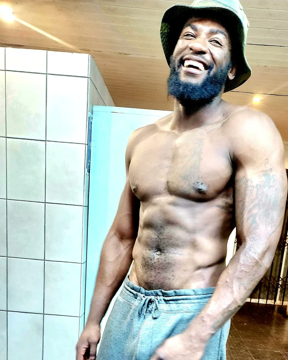 MeloFantasySA's tweet photo. 🍃🔥#Melo #Malestripper #durexsponsormelo @DurexSA https://t.co/ddmDc4AN2P