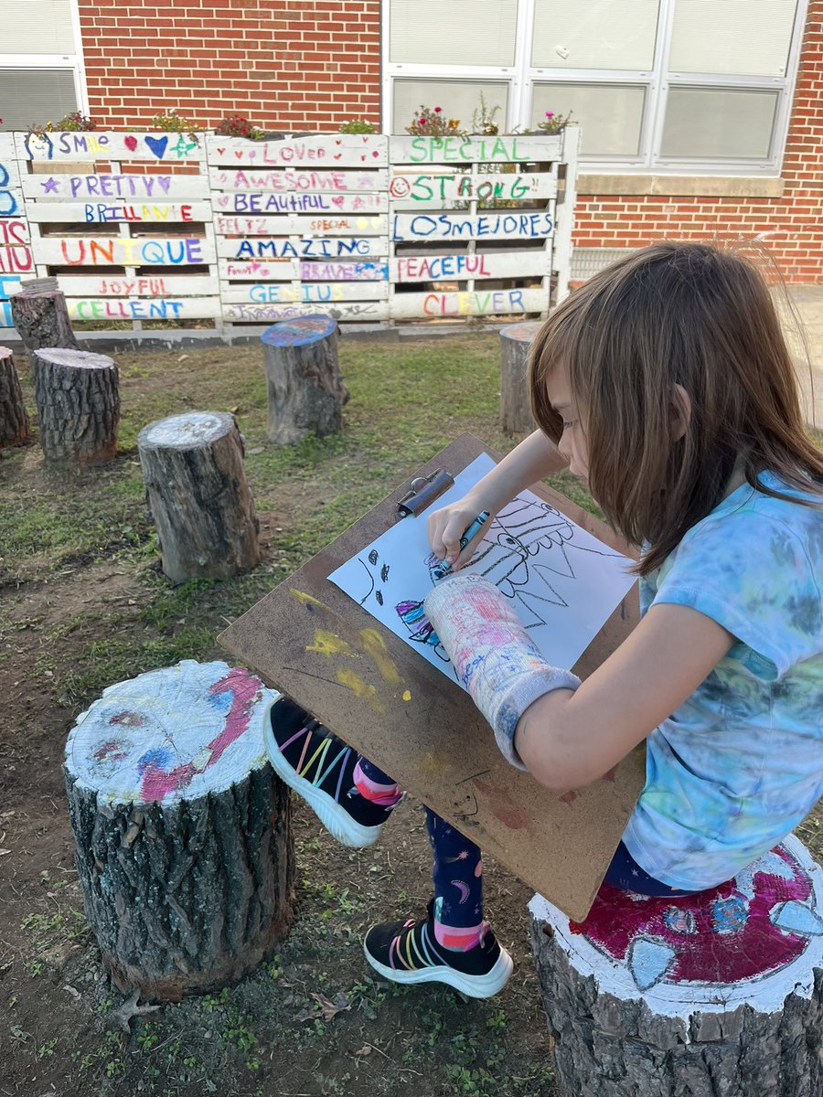 wcbartroom's tweet photo. It’s been a beautiful day for our students to enjoy art class outside in the Secret Art Garden under the shade of our gorgeous new tent! @wcb_principal #ewrsd #wcbpride https://t.co/Lwj1Pqiqia