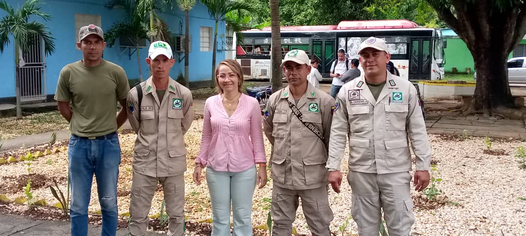 #Enterate || Desde la sede de la Orquesta Sinfónica Juvenil Simon Bolivar núcleo Cojedes, funcionarios de entes adscritos al <a href="/MinecOficial/">MinecOficial</a> junto docentes y alumnos reforestaron 182 plantas ornamentales

#EcosocialismoEsLaTendencia
<a href="/NicolasMaduro/">Nicolás Maduro</a> 
<a href="/JosueLorcaV/">Josué Lorca Vega</a> 
<a href="/CojedesMinec/">Minec Cojedes</a>