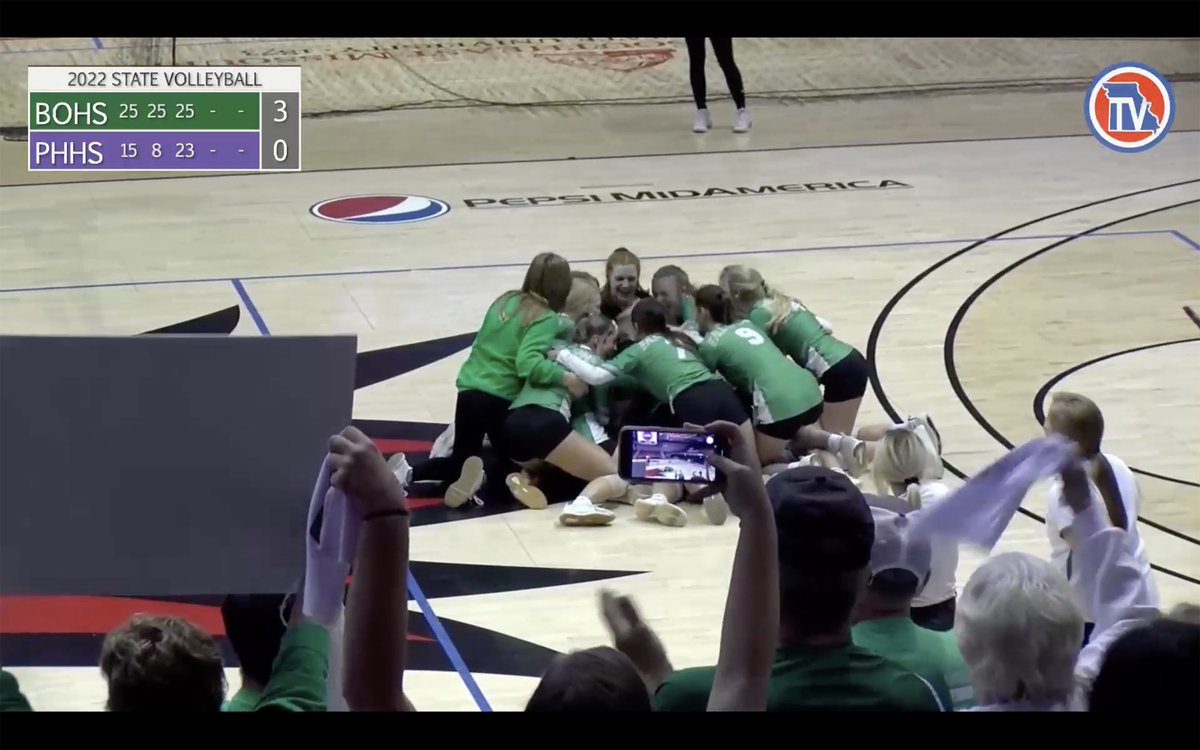 Final: Blair Oaks defeats Pleasant Hill 25-15, 25-8, 25-23.

@BlairOaksVB defends its Class 3 state championship, finishes the season with a 33-3-1 record. #mopreps