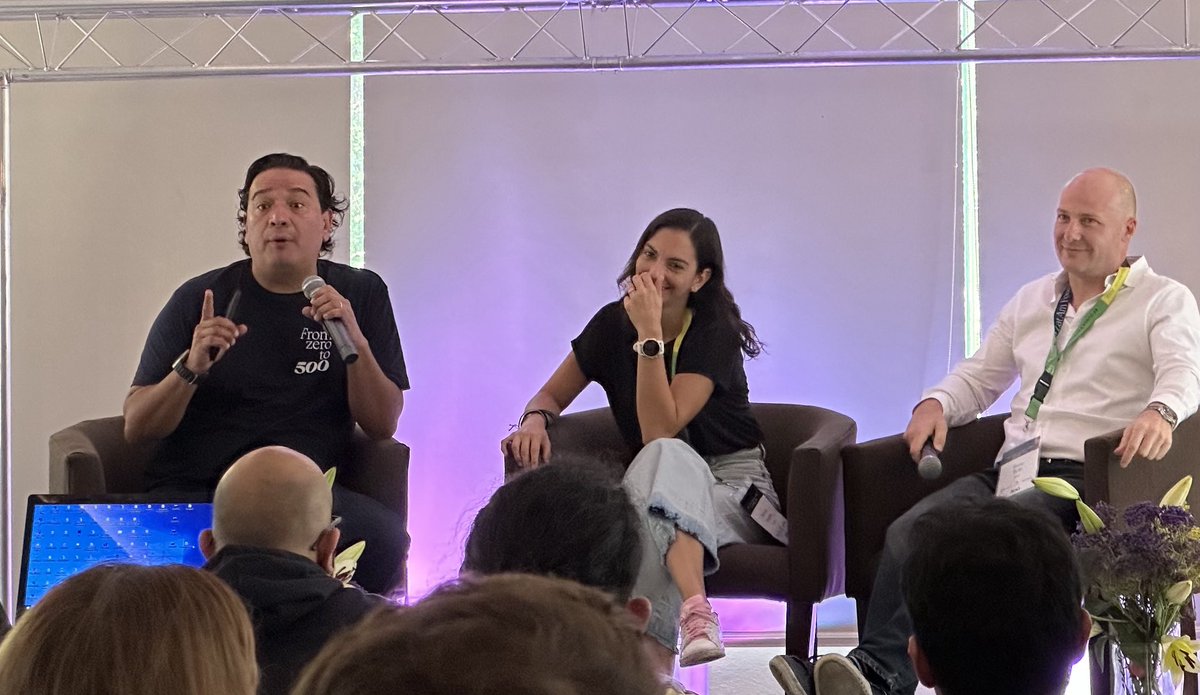 AnnaRaptis_'s tweet image. ⁦@MxRocket⁩ ⁦@danielmrocket⁩ sharing words of wisdom ⁦@500LatAm⁩ Founders Summit ⁦@paty_desentis⁩ &amp;amp; Darío ⁦@nubity⁩ 

Surround yourself with people who ask you difficult questions. 

That’s been my Dad! I haven’t always been that grateful🙏 Dad