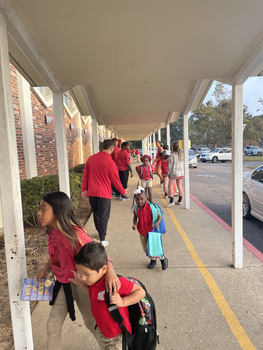 Theodore Bobcats greeting the baby Bobcats from Nan Gray Davis Ele. Thanks for having us over this morning. #Bobcatnation