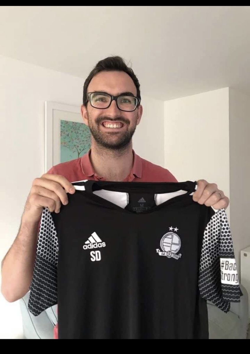 The group chat tweet media