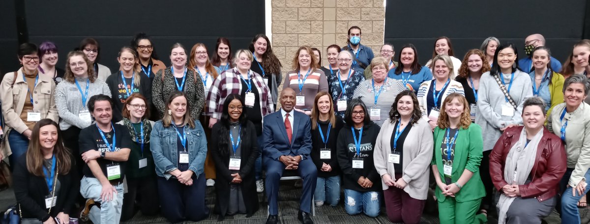 Illinois Secretary of State Jesse White graciously joined our first-time conference attendees for a commemorative photo. #AISLEd #AISLEd22 @ILSecOfState