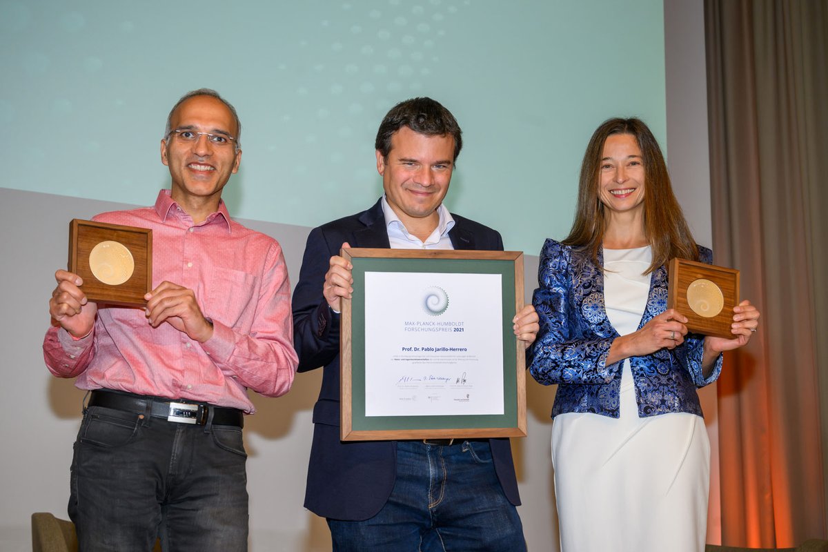 Prizes galore!😃🎉Congrats to our wonderful Max Planck-Humboldt Research Award &amp; Medals winners 2022 &amp; 2021: Margaret Roberts <a href="/mollyeroberts/">Molly Roberts</a>, <a href="/wim_decock/">Wim Decock</a>, Vanessa Ogle <a href="/vanessahistory/">vanessa ogle</a>, <a href="/SumitGulwani/">Sumit Gulwani</a>, Pablo Jarillo-Herrero <a href="/Jarillo_Herrero/">Jarillo-Herrero Lab @MIT</a> &amp; Anastassia Alexandrova | <a href="/AvHStiftung/">Humboldt-Stiftung</a>