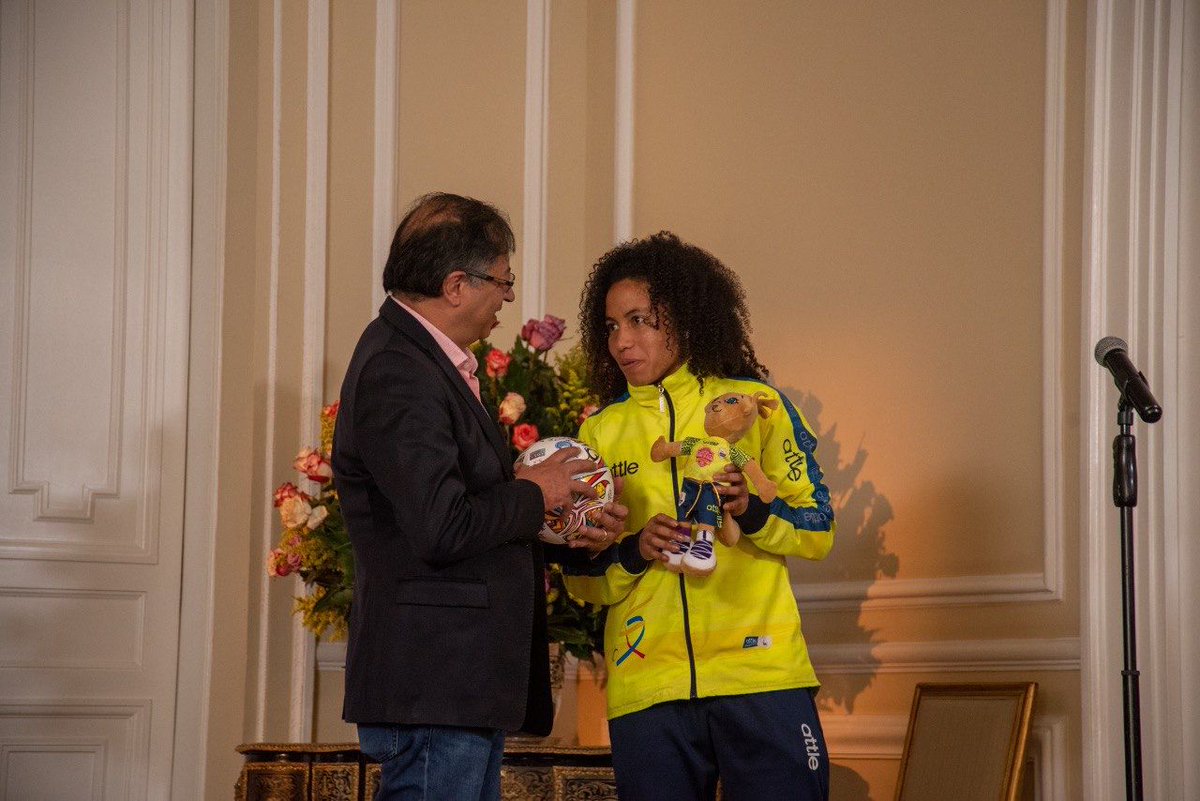 petrogustavo's tweet photo. Campeonas mundiales: Selección Colombia Femenina de Fútbol de Salón. https://t.co/iDbm0HETHg