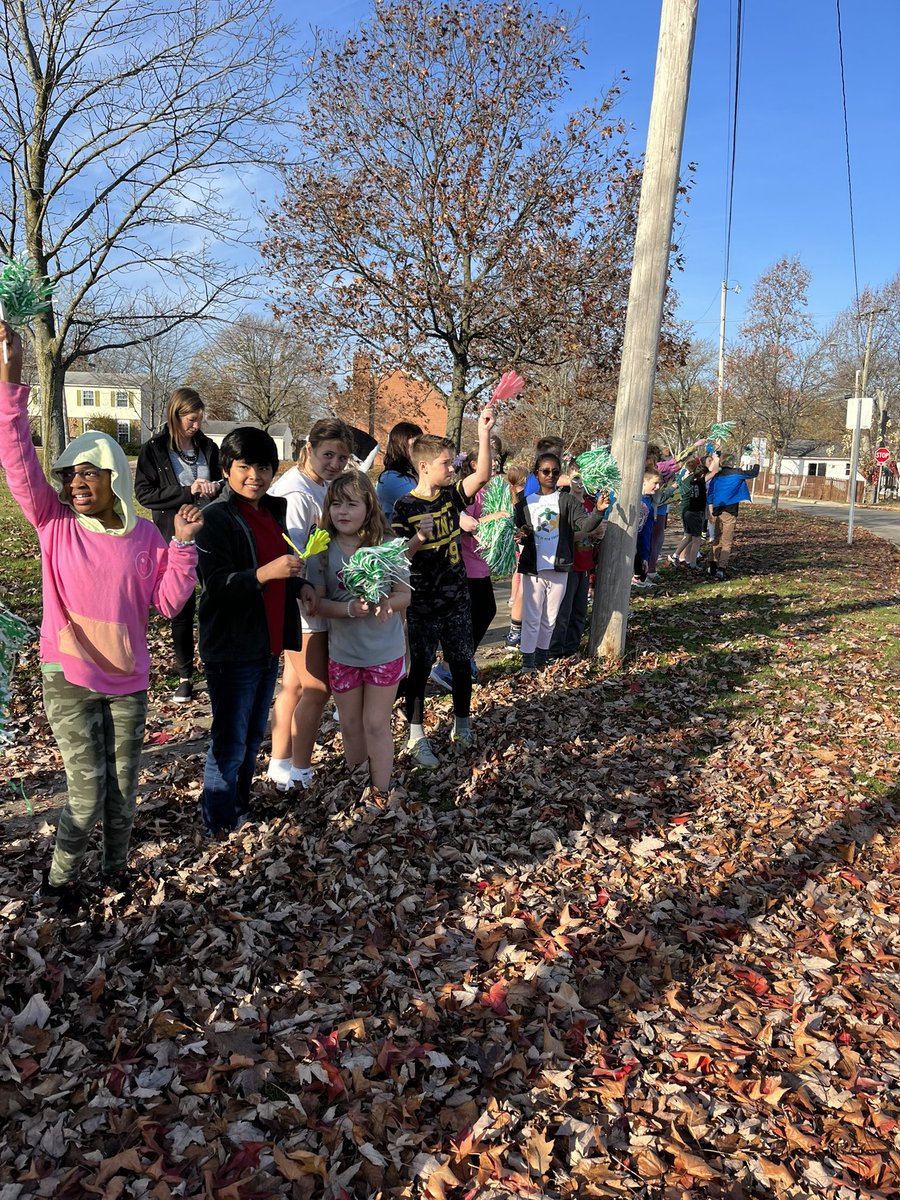 fennhicks's tweet photo. Wishing our girls and boys XC teams all the best at state!!!!  Fenn loves to cheer on our high school heroes!!  💚💛🐝 https://t.co/i14NnSUuSb