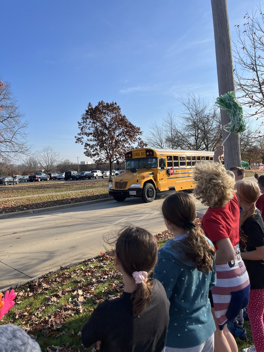 fennhicks's tweet photo. Wishing our girls and boys XC teams all the best at state!!!!  Fenn loves to cheer on our high school heroes!!  💚💛🐝 https://t.co/i14NnSUuSb