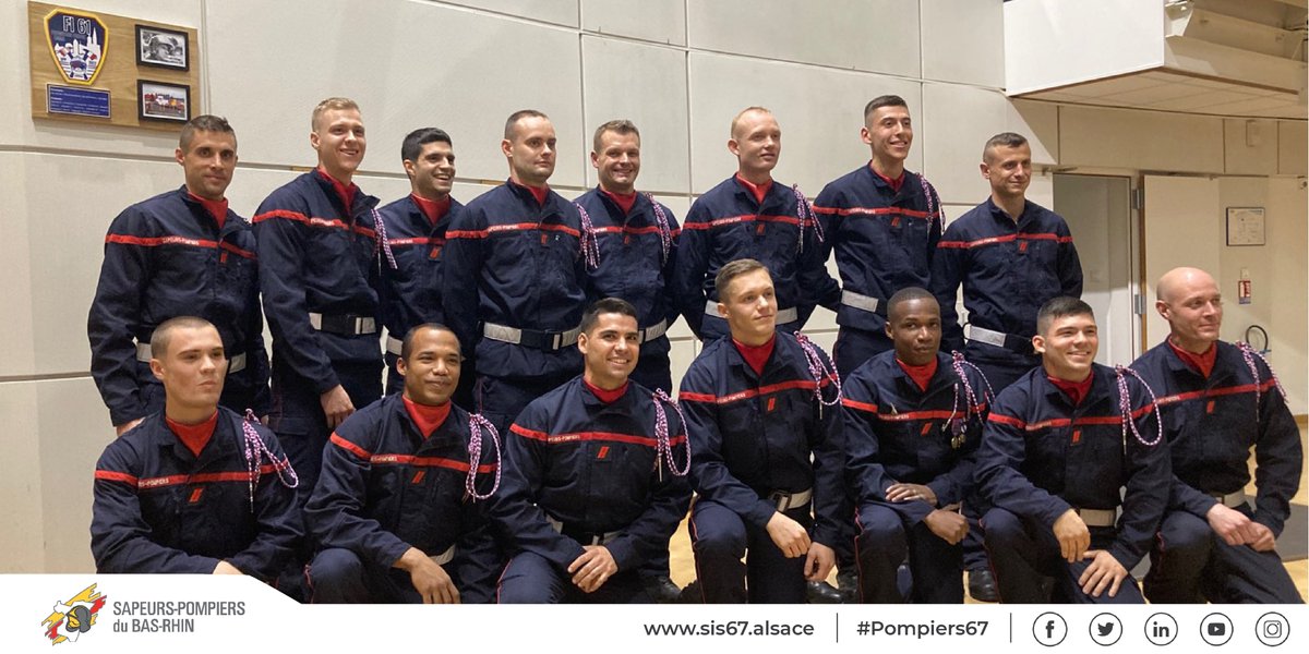 sdis67's tweet photo. Ce soir a eu lieu la cérémonie de remise des casques, galons et affectations ainsi que le baptême de la promotion « adjudant-chef Pascal Emma » composée des 15 #Pompiers67 de la #FI61 en présence notamment du colonel Bruno Cesca, directeur départemental adjoint et de Mme Emma. https://t.co/4H0XZROFS8