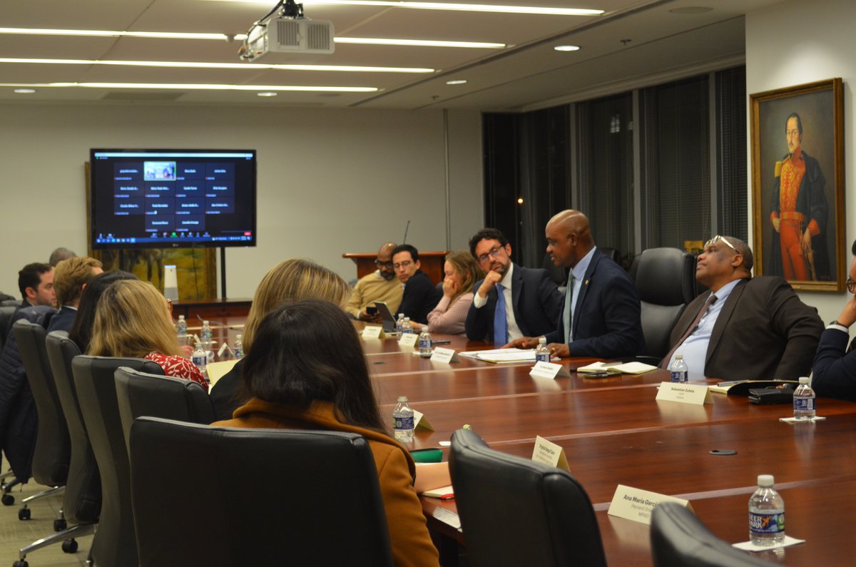 ColombiaEmbUSA's tweet photo. Ambassador @LuisGMurillo spoke with members of @MitHarvardColom  about the priorities and challenges of the government of President Gustavo Petro, and his role as the new ambassador of Colombia in the US https://t.co/lckBVbX8JS
