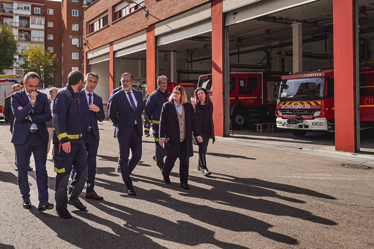 CarlosNovilloPi's tweet photo. Una ley autonómica de bomberos que permite construir un servicio más eficaz y eficiente. Mando único en emergencias, sinergias, especialidades y economía de escala impulsan un modelo adaptado a los riegos del siglo XXI. Gracias a los que apoyáis esta visión #juntossomosmásfuertes https://t.co/neMSjRj4e0
