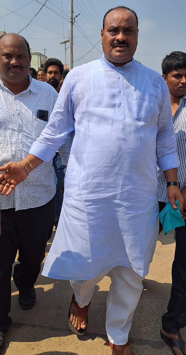 apeddababu's tweet photo. శ్రీ   కింజరాపు  అచ్చన్నాయుడు   రాష్ట్ర తెలుగుదేశం  పార్టీ  అధ్యక్షులు, టెక్కలి  నియోజకవర్గం ఎమ్మెల్యే   గారితో అరవల   పెద్దబాబు . https://t.co/6ALDlztVWs