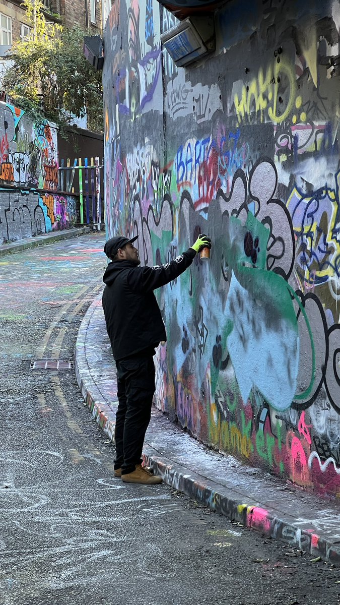 tbarrett's tweet photo. The @pranksy Bus Street Art Tour was ⭐️⭐️⭐️⭐️⭐️
What a treat! 🙏🏽 https://t.co/yi1UucWhvl