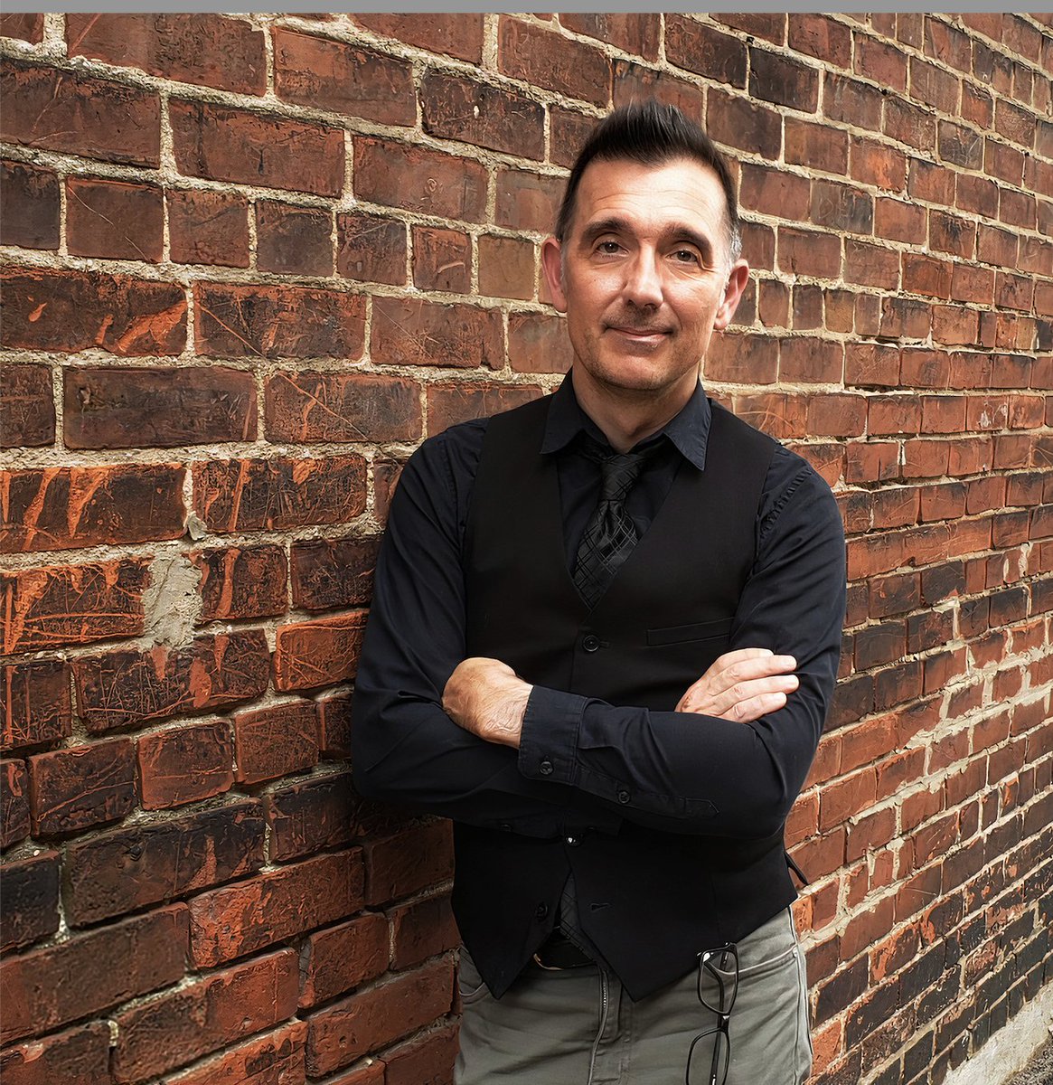 MiamiOHEnglish's tweet photo. Dr. @josephrbates reads from his brand new novel, STRIKEOUT ARTIST, on Monday –– November 7th @ 6:30PM in Alumni Hall 001. https://t.co/JS3hU1avKf