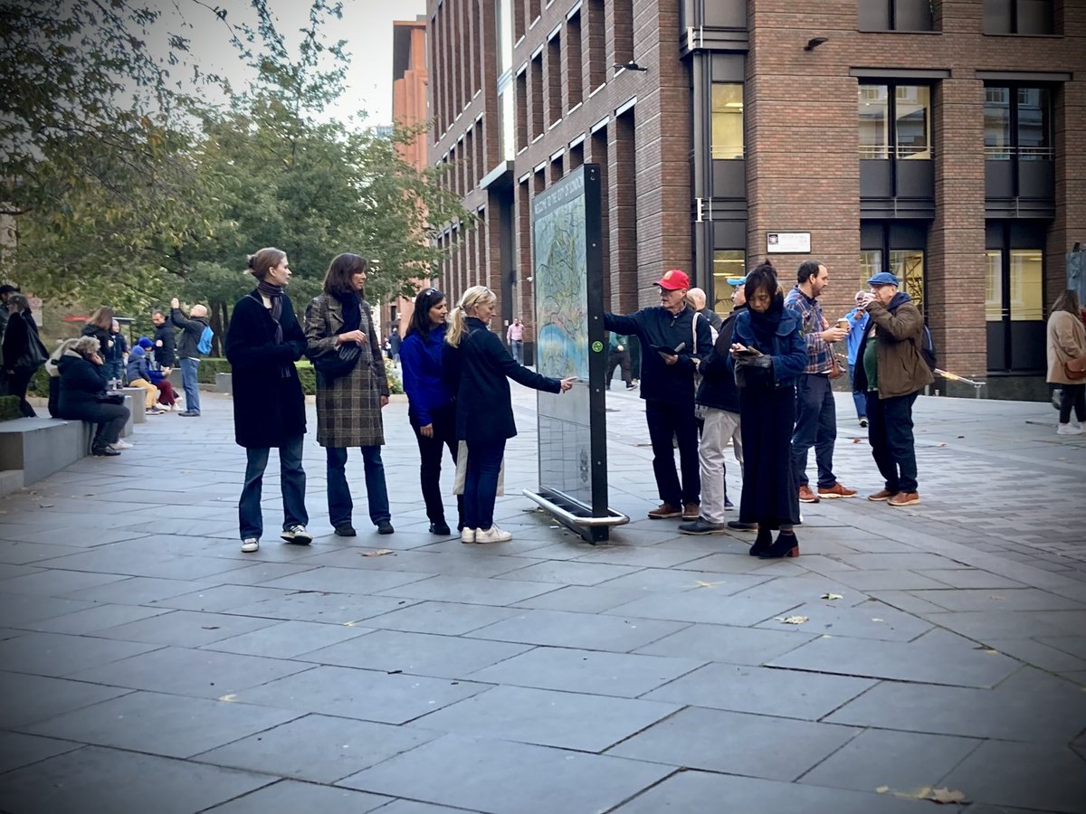 fred_smithers's tweet photo. Wayfinding!

Even in the age of google maps etc it is an essential public good!

This one is super big (x2 or more A0 size or think) &amp; is well-placed (on throughfare to a major landmark - St Paul’s).

It has lots of space around it for people to read it and the cartography is 👌 https://t.co/bn43eAoRQm