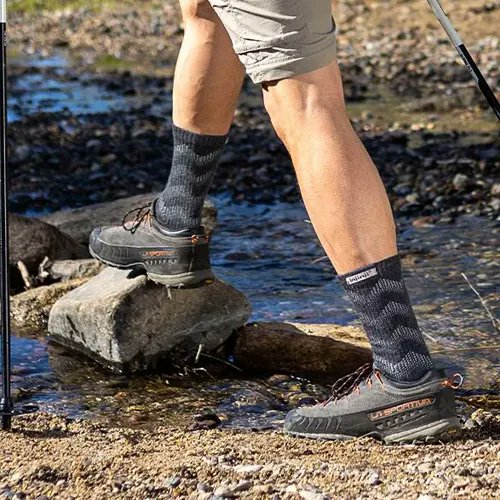 INJINJI NEW STOCK 💣 

Annoyed with the never ending blisters? These are the perfect toe socks for you!
Injinji's incredible toe socks offer you arch support and total foot utilization!

SHOP NOW ➡️ buff.ly/3DymEIL 

#injinji #toesocks #injinjitoesocks #injinjisocks