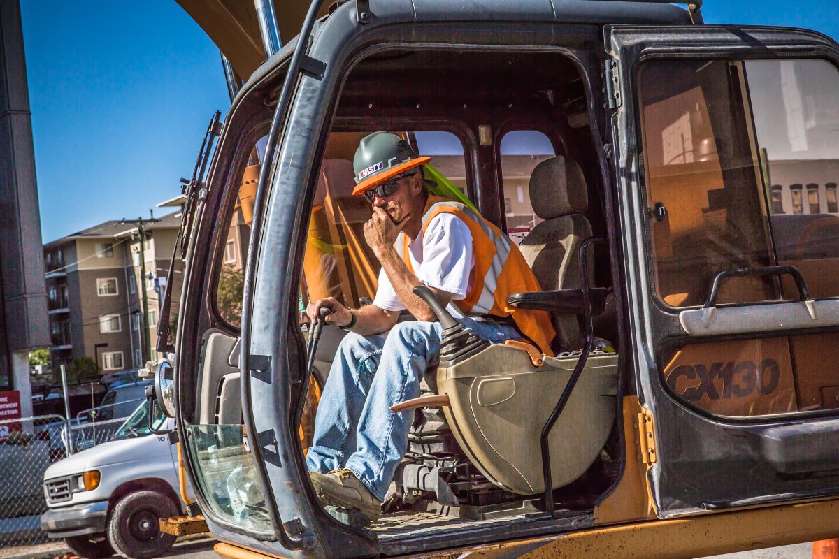 #TGIF ! Have a great weekend! 😎

#diamondscompany #dsc #familybusiness #utahconstruction #webuildutah #undergroundutilities #naturalgaslines #heavyequipment #constructioncompany #ditchdiggers #bluecollarhumans #utah #steelineinstallation #plasticlineinstallation #enochsmithsons