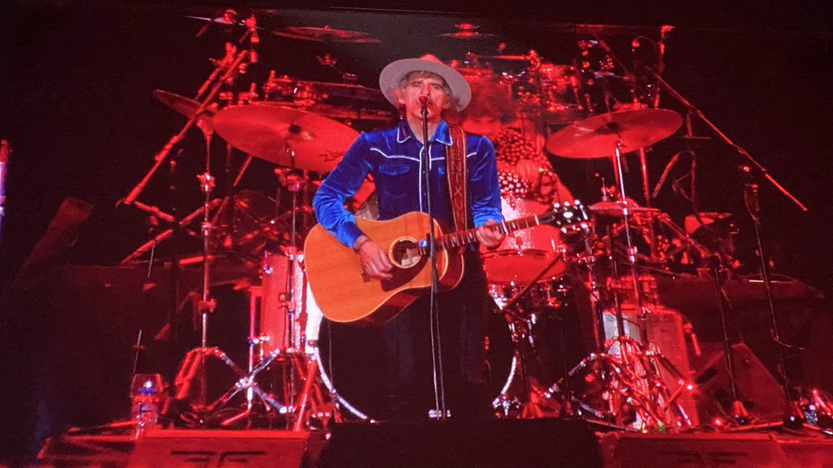 jrugerio's tweet photo. No se puede olvidar lo que uno recuerda 🥲 Grande !!  @MikelErentxun canciones nuevas y algunas de 💥 algún lugar de la radio 🔥🔥👨‍🚀🙌 #respect https://t.co/jJ36BiEiOR