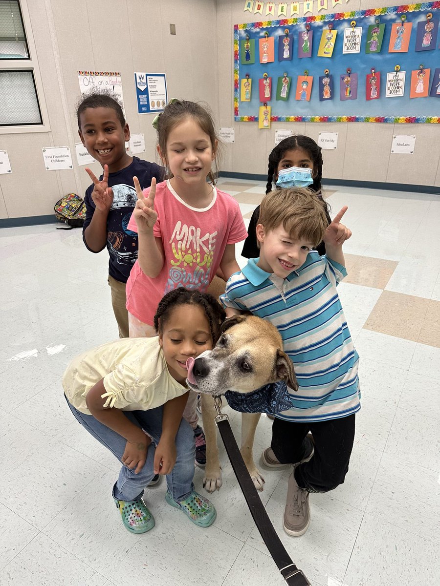 MsLeighaB's tweet photo. Oh you know…1st grade just using their social &amp; math skills while hanging out with Ms. Terry &amp; Laker🐶🤎 Can’t wait to hang out again next month! @PawsforTherapy 

#PetTherapy #PawsForTherapy 
@OCE_BlueJays @FortBendISD https://t.co/Lj6shV2O27