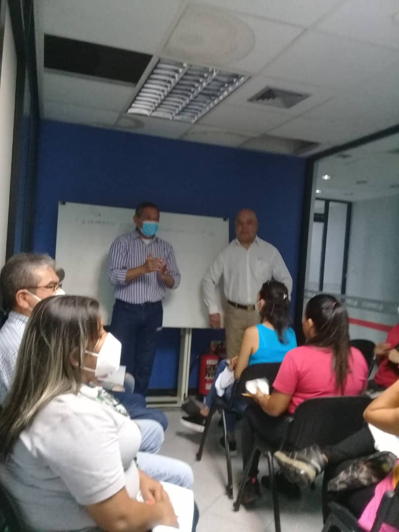 inces_portu's tweet photo. #04Nov|| Formación Inces en las Entidades de Trabajo.

Trabajadores (as) de @CorpoelecInfo en Portuguesa se forman en Liderazgo y Cultura Organizacional, con la orientación del MTV Juan Yusti de nuestro Programa Adiestramiento en Empresas.

#FormáteEnElInces 
#AlcaAlCarajo https://t.co/8UIS0twHKf