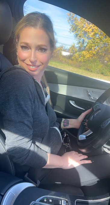 It&rsquo;s my birthday weekend who is going to spoil me!! Follow me on only fans 50% off starting today!! https://t<a href="/tag/sundayfunday"class="tags"><span>#sundayfunday</span></a><a href="/tag/relaxing"class="tags"><span>#relaxing</span></a><a href="/tag/hotwife"class="tags"><span>#hotwife</span></a>