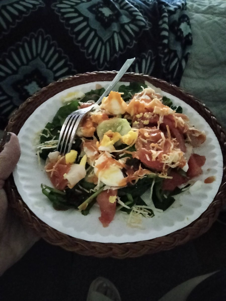 Made myself a nice spinach salad cucumber turkey tomato lemon juice   seasoning California Catalina yums have some with me 🤣😋
