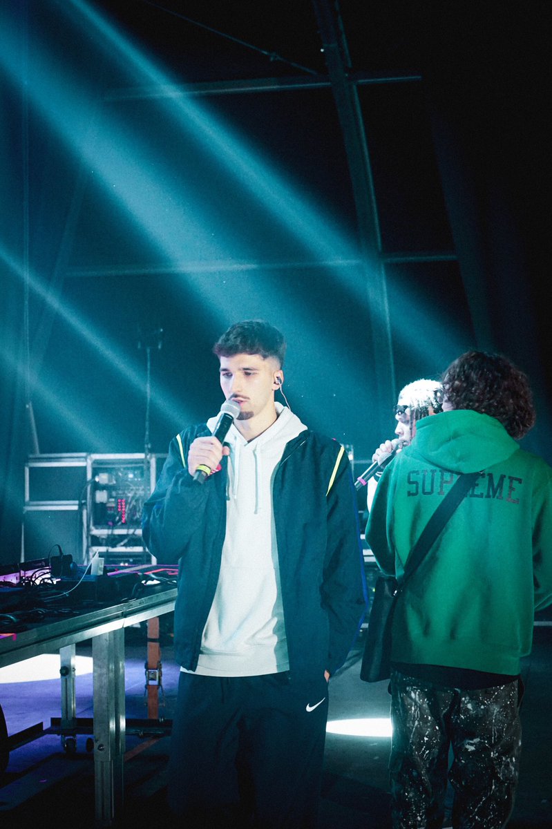 Calmo e posturado no soundcheck.