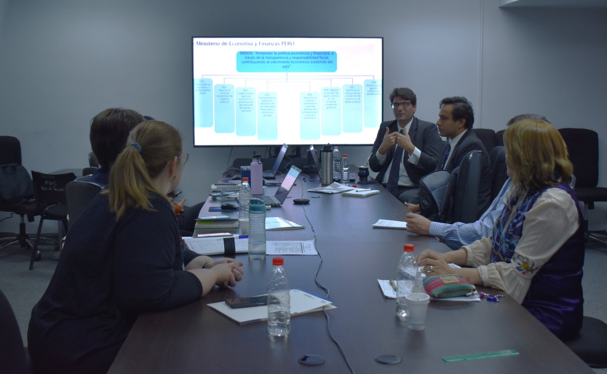 VEP_Paraguay's tweet photo. ✔️STP capacitó a funcionarios de Hacienda en planificación estratégica institucional, en el marco del proyecto de Mejoramiento de las Finanzas Públicas para el Desarrollo Sostenible del Paraguay.

Más info 👉https://t.co/yT2O31H91j https://t.co/EhHcwlWKBf