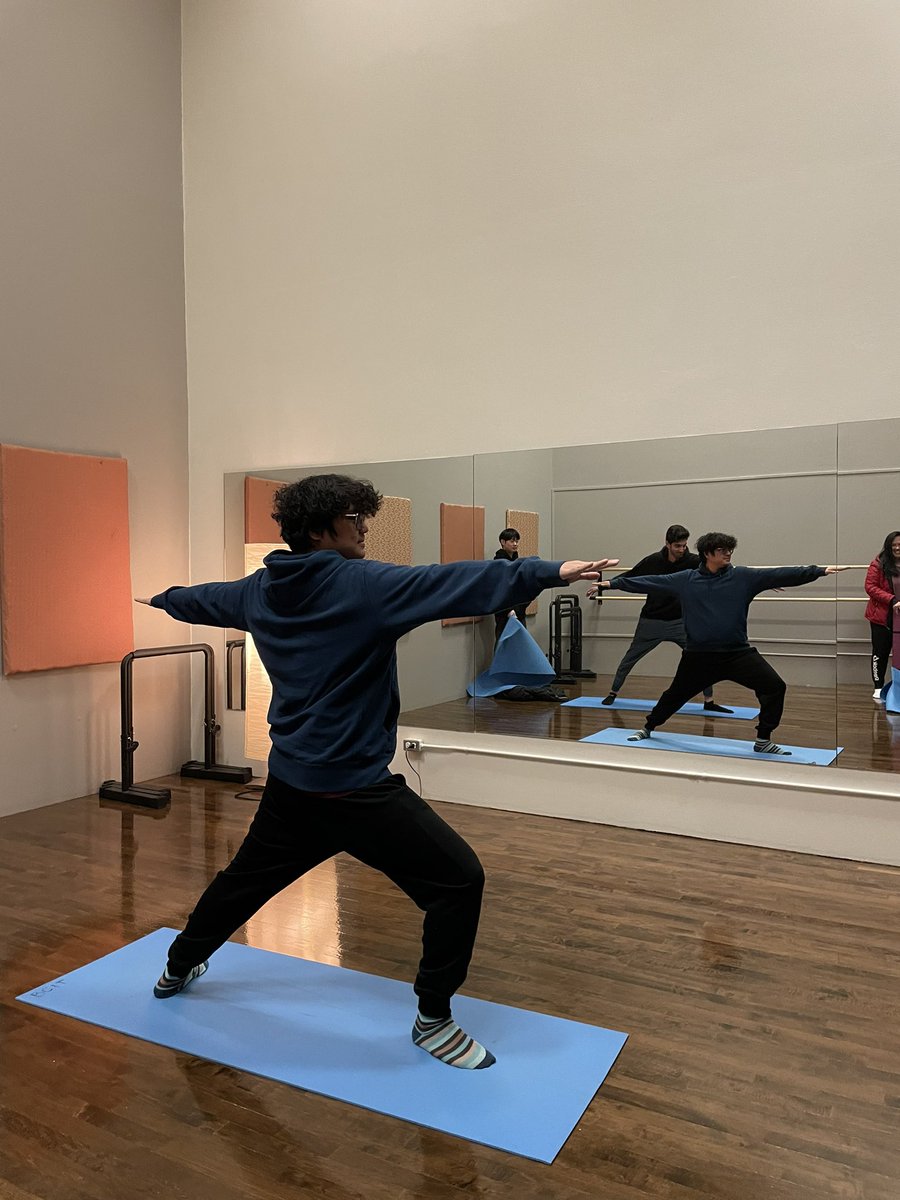 CamilaPichardo_'s tweet photo. Look at this yoga professionals
{16/20}

#bcit #radioartsandentertainment #bcitradio #bcitstudent https://t.co/KCypxw37vw