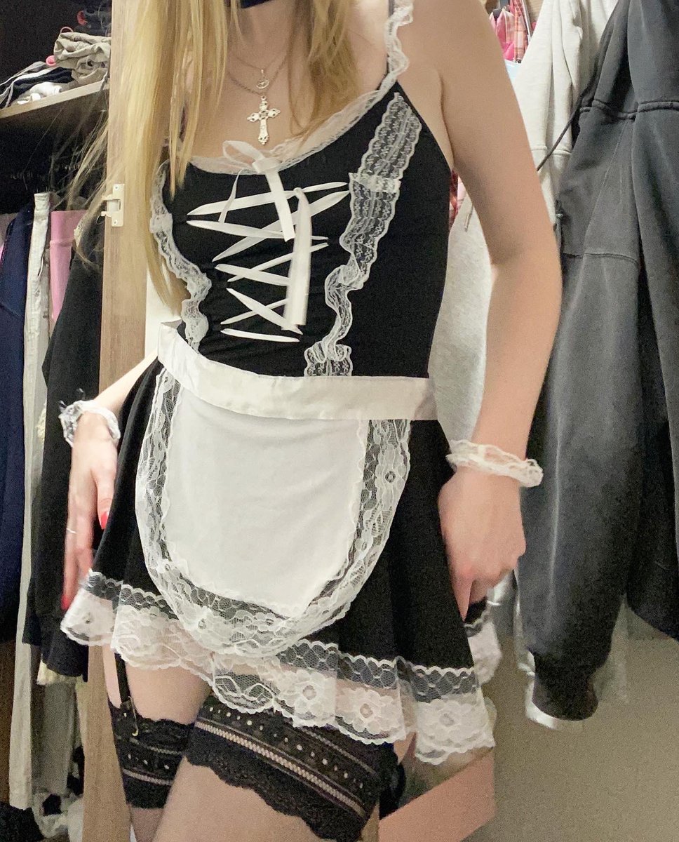 MeowmmyIssues's tweet photo. Anyone need a maid (: https://t.co/d5es64UvDb