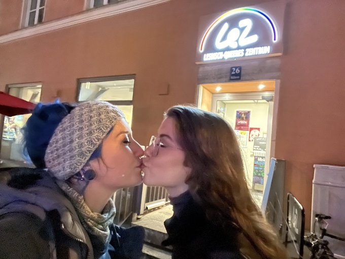 In Munich with my girlfriend ^^ Do I know anyone in Munich who knows how to find flowers? 🌸😇 https://t<a href="/tag/serbianthings"class="tags"><span>#serbianthings</span></a>