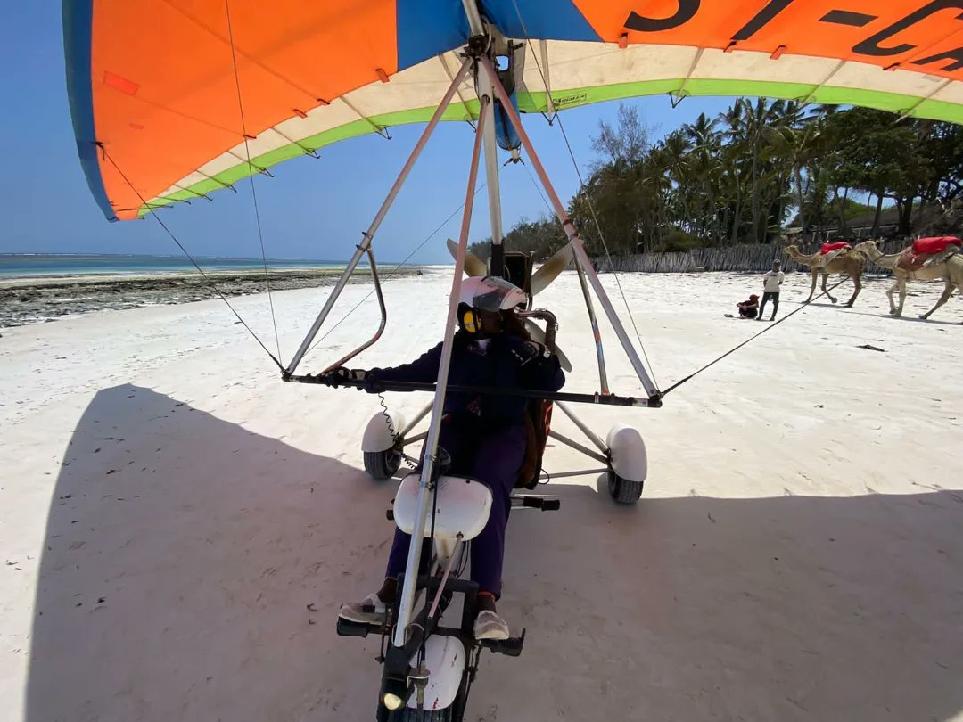 maseka_captain's tweet photo. First photo
[✓6th March, 2022 - first solo microlight flying.]

Second picture 
[✓23rd July, 2017 - first solo PPL training] 
#womeninaviation #microlightflying https://t.co/CEdXETh3e2