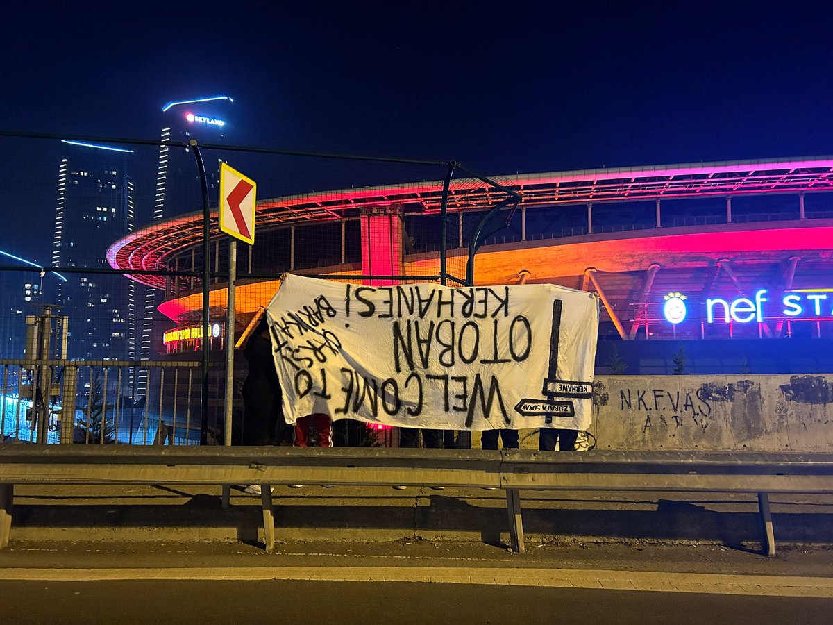 BEEHAASS! tweet media