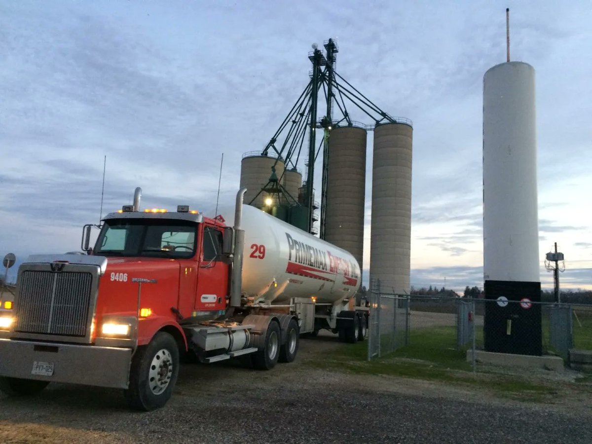 PrimemaxEnergy's tweet photo. As local farms continue to harvest, we'll continue to deliver promptly to keep things running smoothly! If you're looking for a supplier for your agricultural operation, contact us at 1-800-377-1666! #agriculturalpropane #cropdrying #propane #primemax #ayr #ayrontario #kwawesome https://t.co/GnqaGCfzTi