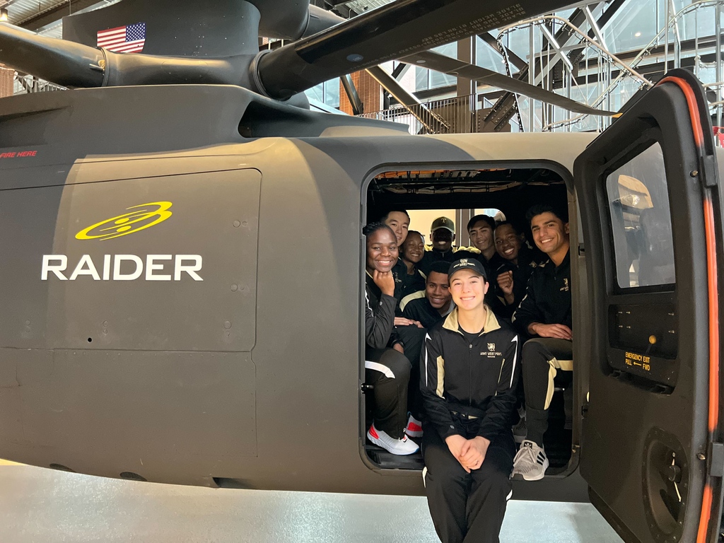 🚨1 MORE DAY UNTIL GAME DAY🚨 The West Point and Air Force Academy cheer teams brought the school spirit this morning. Later in the day, the West Point Boxing team stopped by the S-97 RAIDER. 🎟️:CommandersClassic.com