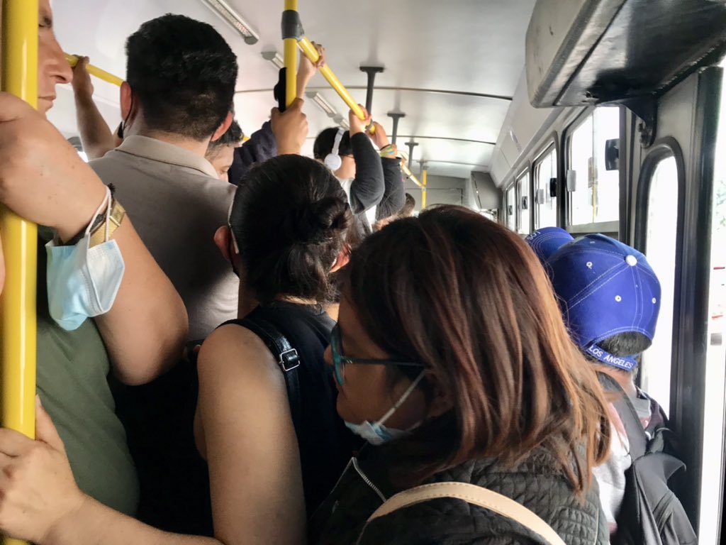 JJServin's tweet photo. El transporte público de Querétaro; PÉSIMO. @iqt_redes @LuisBNava @makugo 

No importa cuando se lea este tuit. 👆🏻 https://t.co/uIi4mrMCBb