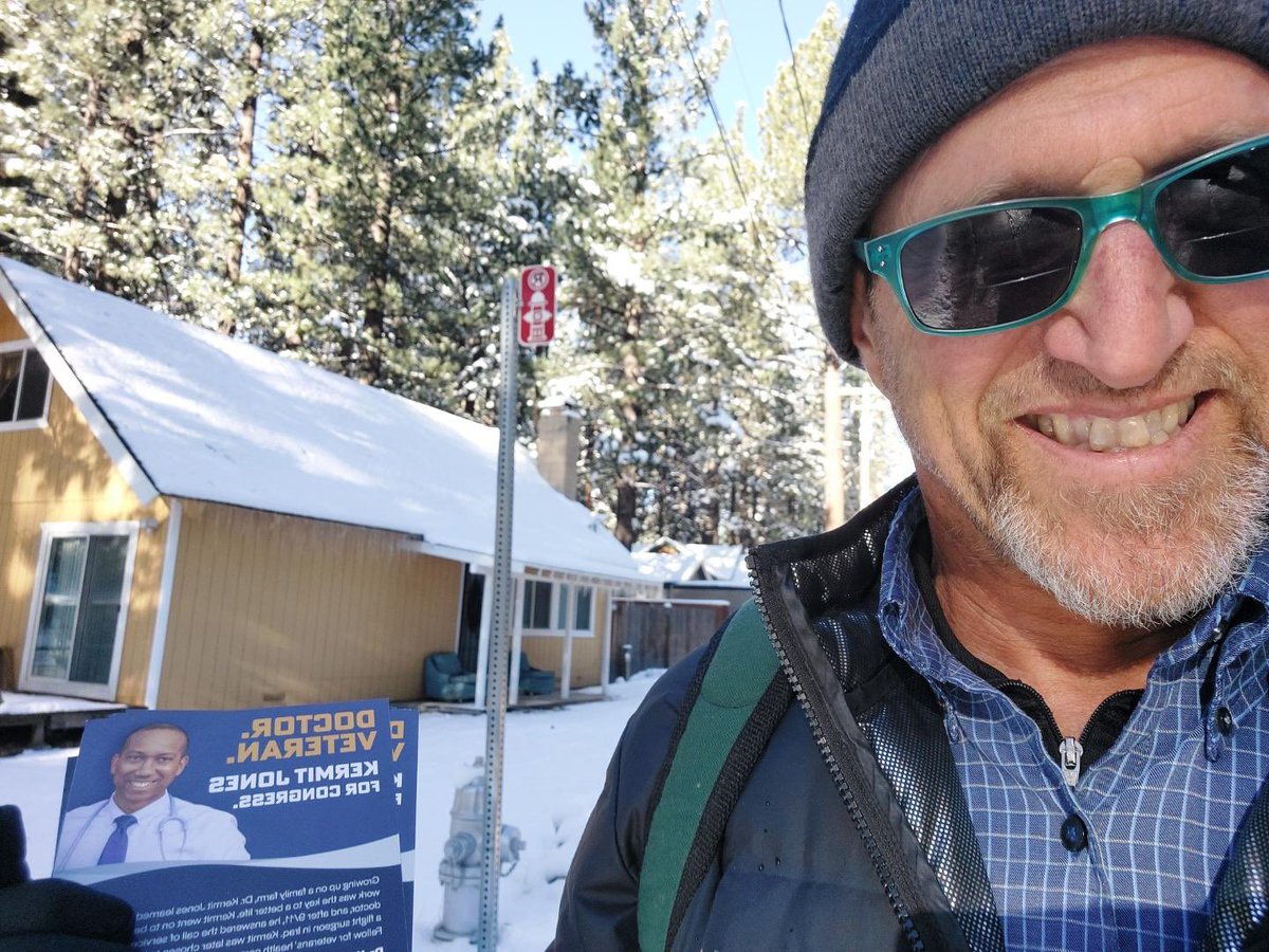 Our amazing team of grassroots volunteers have knocked on over 140,000 doors and now they’re out in snow storms! 💪🐸 Thank you, #TeamKermit!