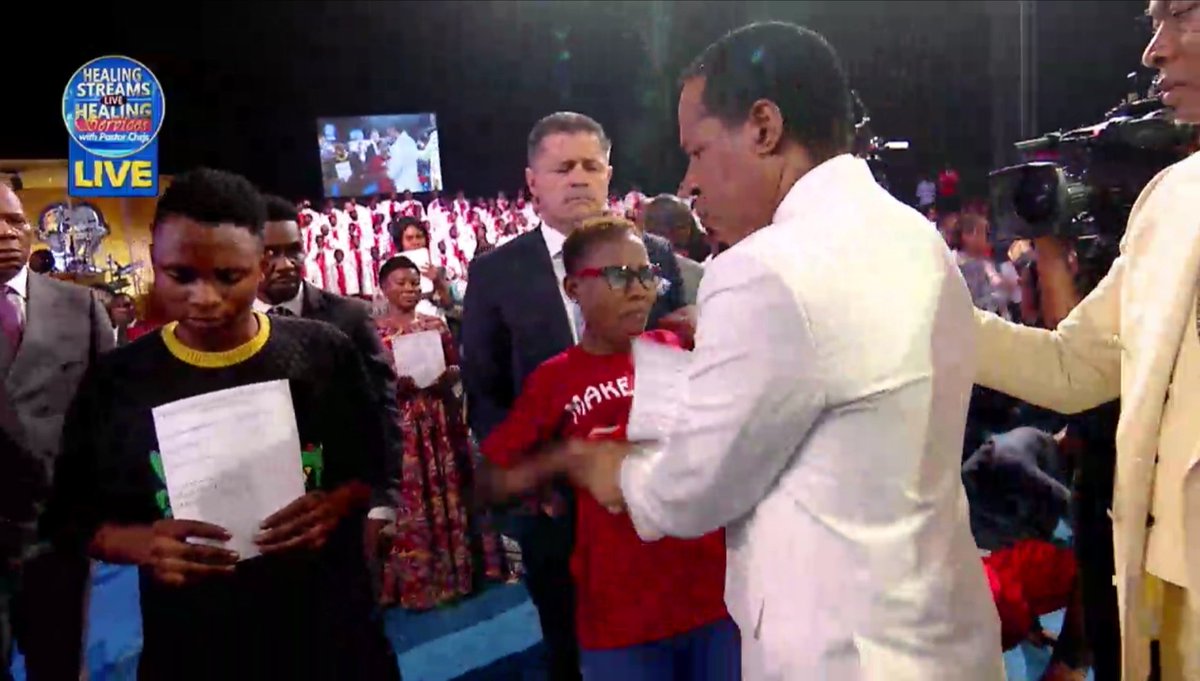 hsinfluencers's tweet photo. HALLELUJAH! PASTOR CHRIS IS MINISTERING TO THE SICK

The atmosphere is charged, Pastor Chris is ministering now. Faith and expectations are at their peak. It's time to receive. Your set time is now!

Tune in to https://t.co/WmP0BRGxci

#PastorChrisHealedMe
#PastorChrisHeals https://t.co/VaSLEGdhYR