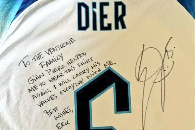 AF_Spurs_OSC's tweet photo. A pretty special gesture and message from @ericdier to the family of Gian Piero Ventrone 💙 https://t.co/Jg31cbs9Fi