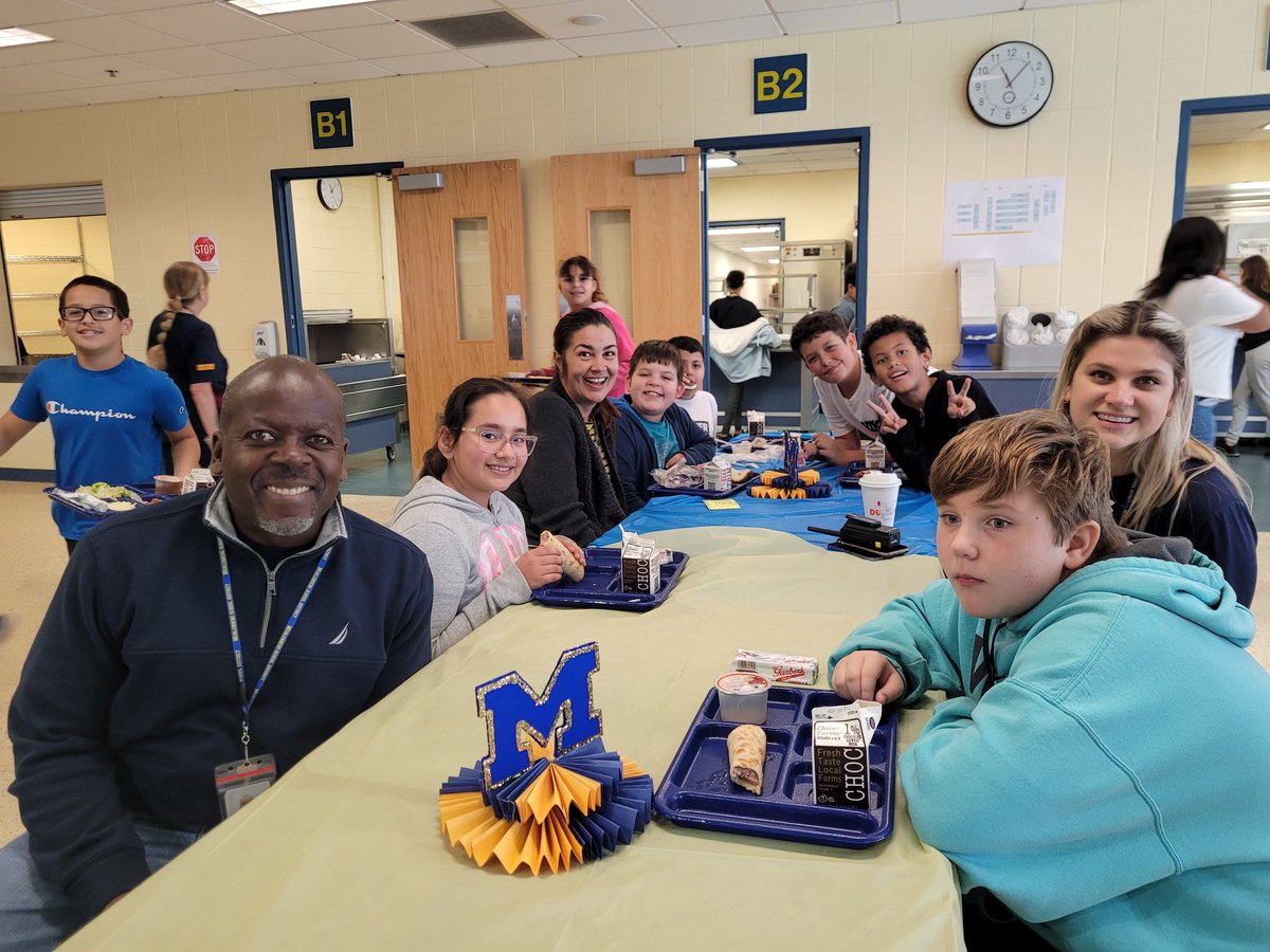 CoolColeMuhls's tweet photo. First Day for #COLEtureOfRespect reward lunches.  Students have been working hard and showing respect to earn #COLEtureOfRespect tickets.  On Fridays, the raffle winners earn lunch with administrators and an ice cream treat!  Congratulations everyone!💙💛 https://t.co/RMFmgqBBDC